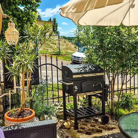 Mi Casa Vendeghaz - *